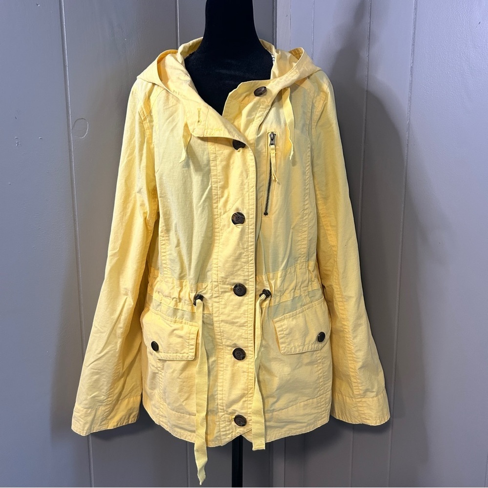 A.N.A. Yellow Light Weight Jacket Size Large